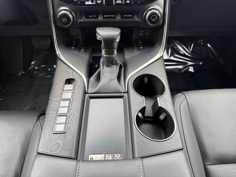 Used 2024 Lexus LX 600 4WD w/ Luxury Package image 15
