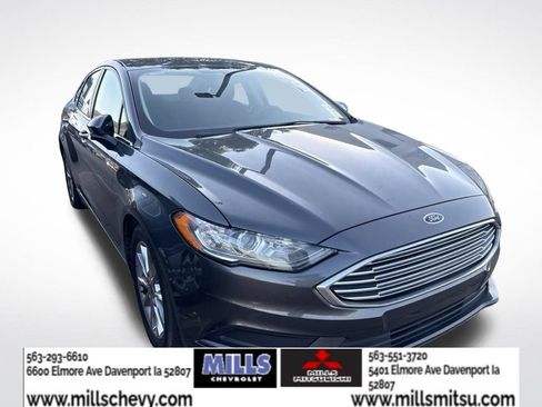 Used 2017 Ford Fusion SE FWD image 1