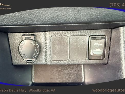 Used 2014 Toyota Corolla LE FWD image 18