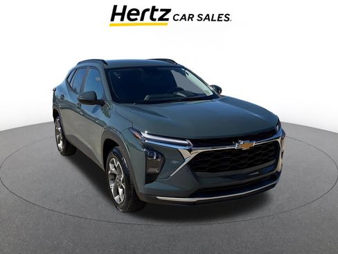 Used 2025 Chevrolet Trax LT image 1