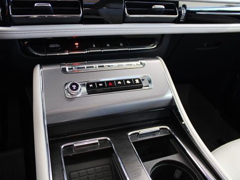 Used 2025 Lincoln Aviator 2WD image 19