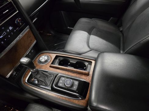 Used 2023 Nissan Armada SL w/ Captain's Chairs Package image 26