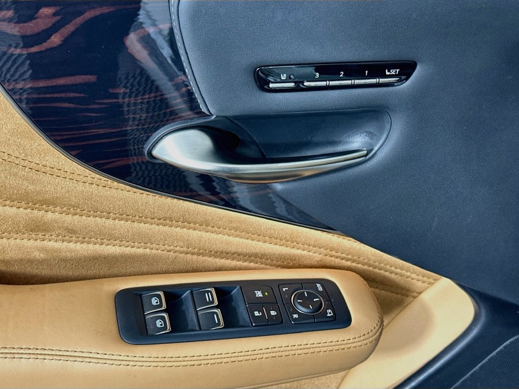 Used 2023 Lexus LS 500 w/ Luxury Package RWD image 17