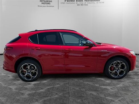 Used 2022 Alfa Romeo Stelvio Veloce image 4