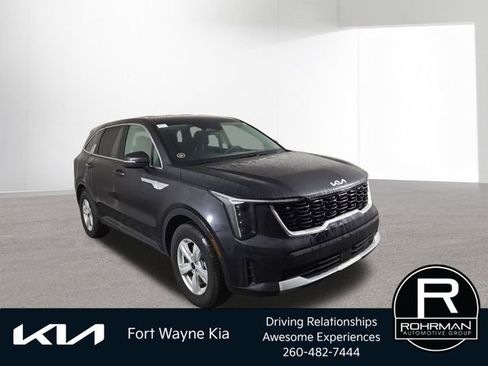 Certified 2025 Kia Sorento LX image 4