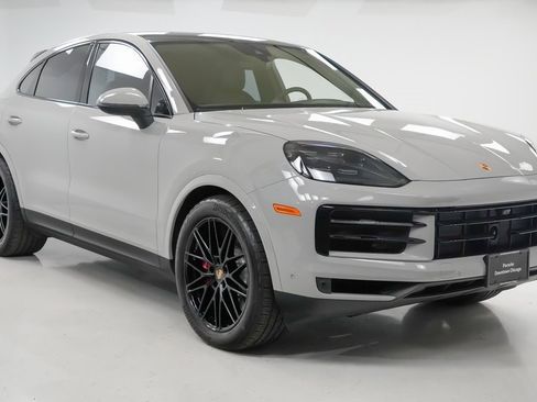 Certified 2025 Porsche Cayenne S image 8