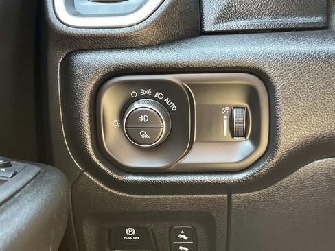 Used 2022 RAM 1500 Big Horn AWD/4WD image 35