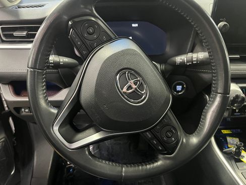 Used 2025 Toyota RAV4 XLE AWD/4WD image 29
