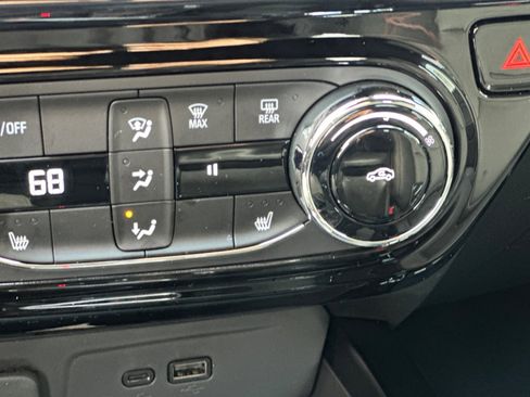 Used 2025 Chevrolet Trax RS w/ Driver Confidence Package image 31