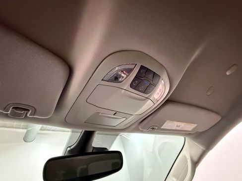 Used 2024 Chrysler Pacifica Touring-L image 87