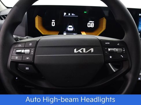 New 2025 Kia K4 LXS image 10