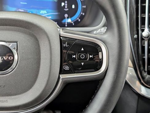 Used 2025 Volvo XC90 B5 Plus w/ Protection Package Premier image 38