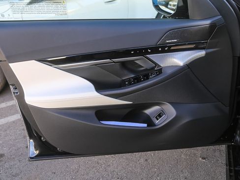 Used 2026 BMW 530i w/ M Sport Package RWD image 17
