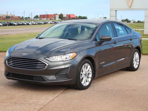 Used 2019 Ford Fusion SE FWD image 4