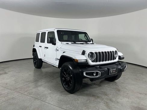 Used 2025 Jeep Wrangler Unlimited Sahara w/ Safety Group AWD/4WD image 2