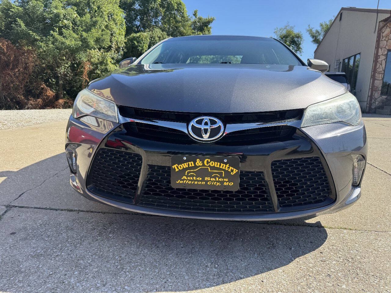 Used 2017 Toyota Camry SE FWD image 3