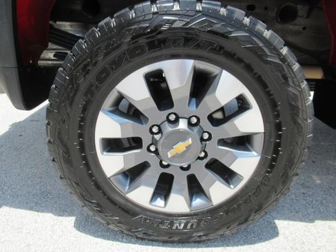 Used 2022 Chevrolet Silverado 2500 Custom w/ Custom Convenience Package AWD/4WD image 8