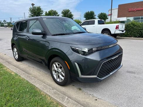 Used 2024 Kia Soul LX w/ Option Group 015 FWD image 2