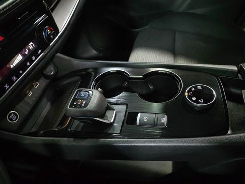 Used 2022 Nissan Rogue SV image 25