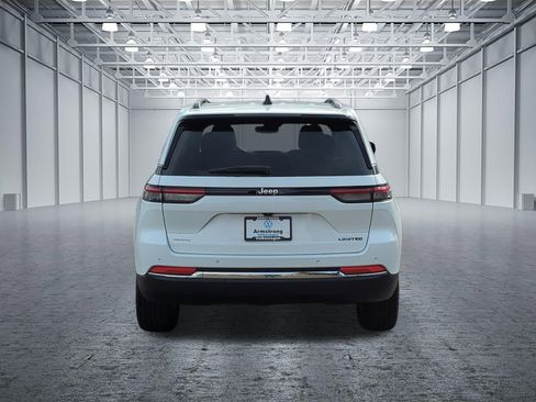 Used 2024 Jeep Grand Cherokee Limited image 4