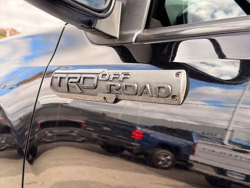 Used 2023 Nissan Frontier SV image 34