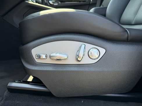 Used 2025 Porsche Macan image 28