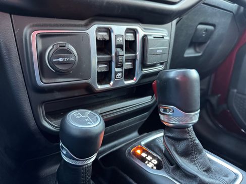 Used 2021 Jeep Wrangler Unlimited Sahara AWD/4WD image 25