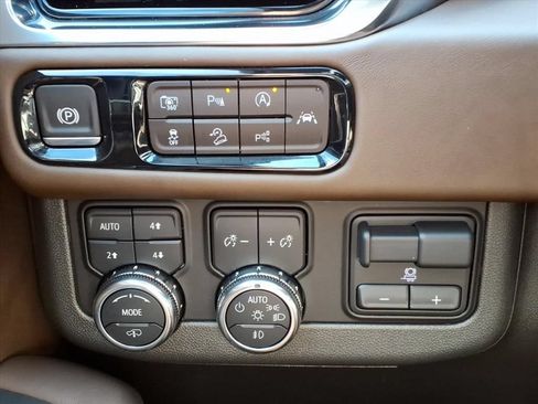 Used 2025 GMC Yukon Denali Ultimate w/ LPO, Floor Liner Package AWD/4WD image 21