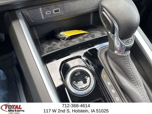 Used 2025 Chevrolet Colorado LT w/ Advanced Trailering Package AWD/4WD image 16