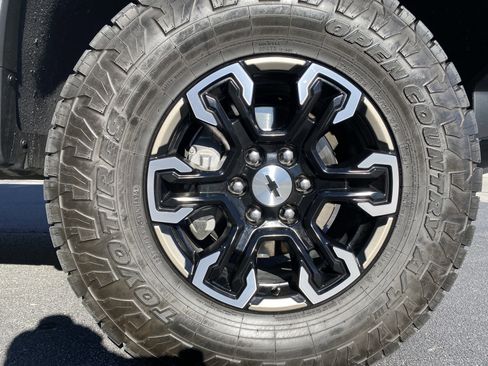 Used 2024 Chevrolet Silverado 1500 ZR2 image 13