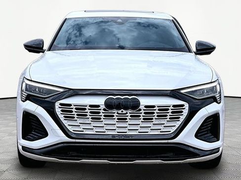 Used 2024 Audi Q8 e-tron Prestige AWD/4WD image 3