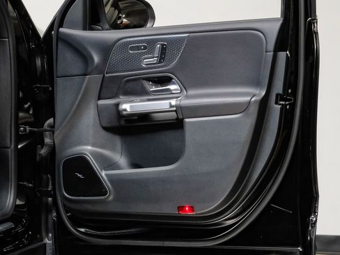 Used 2024 Mercedes-Benz GLB 250 GLB 250 image 41