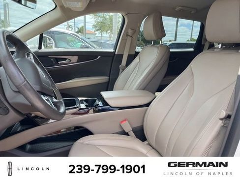 Used 2023 Lincoln Nautilus AWD w/ Premium Package image 9