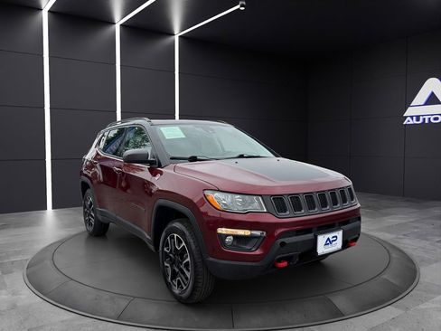 Used 2021 Jeep Compass Trailhawk w/ Sun and Sound Group AWD/4WD image 3