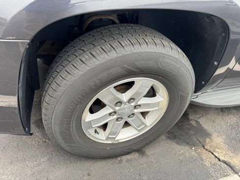 Used 2011 GMC Yukon SLE image 4