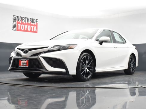 Used 2024 Toyota Camry SE image 30