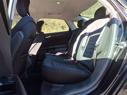 Used 2013 Ford Fusion SE image 10