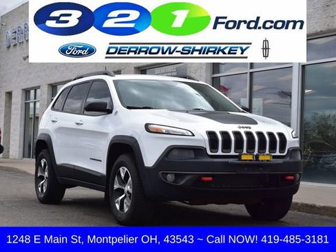 Used 2018 Jeep Cherokee Trailhawk w/ Cold Weather Group AWD/4WD image 1