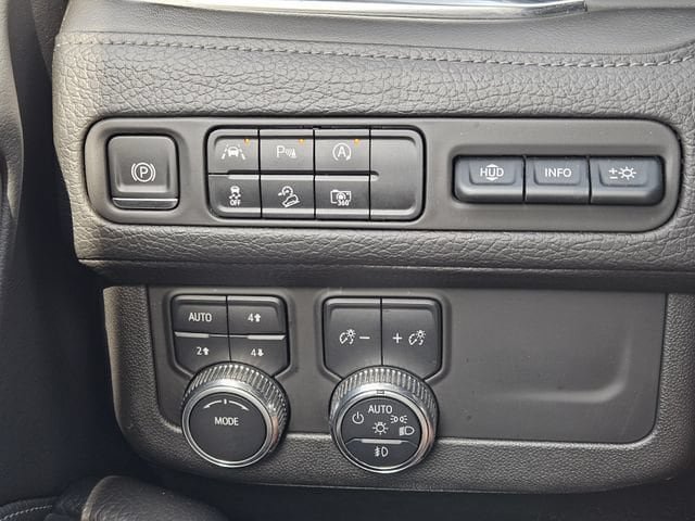 Used 2023 GMC Yukon Denali AWD/4WD image 22