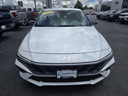 Used 2025 Hyundai Elantra Sport FWD image 3