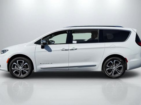 New 2026 Chrysler Pacifica Pinnacle AWD/4WD image 2