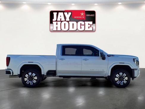 Used 2025 GMC Sierra 2500 Denali w/ Denali Reserve Package AWD/4WD image 4