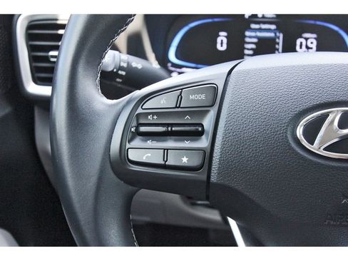 Certified 2025 Hyundai Venue SEL FWD image 18