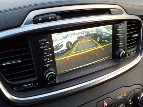 Used 2018 Kia Sorento SX image 21