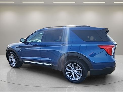 Certified 2023 Ford Explorer XLT w/ Equipment Group 202A AWD/4WD image 6