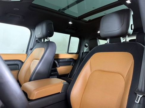 Used 2024 Land Rover Defender 130 X-Dynamic SE AWD/4WD image 5