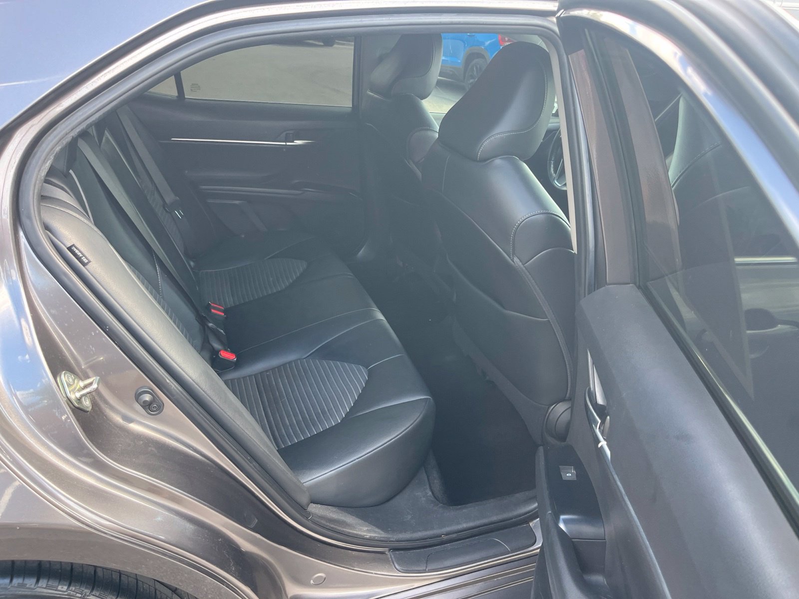 Used 2020 Toyota Camry SE FWD image 32