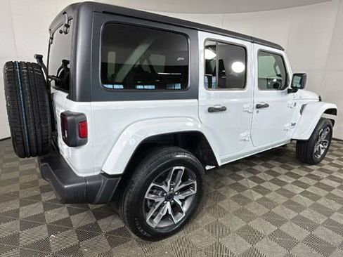 Used 2024 Jeep Wrangler Unlimited w/ Convenience Group AWD/4WD image 3