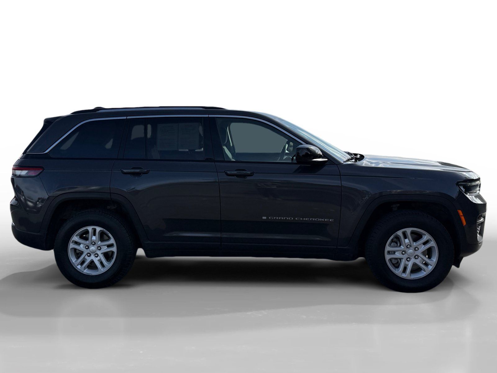 Used 2024 Jeep Grand Cherokee Laredo AWD/4WD image 6