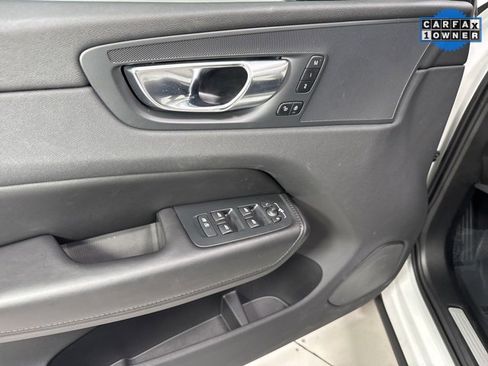 Used 2025 Volvo XC60 B5 Plus image 10